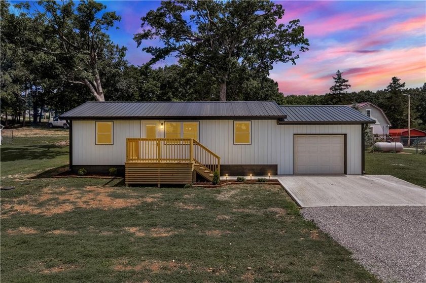 Completely remodeled and move-in ready, this 3-bedroom, 1-bath - photo 9