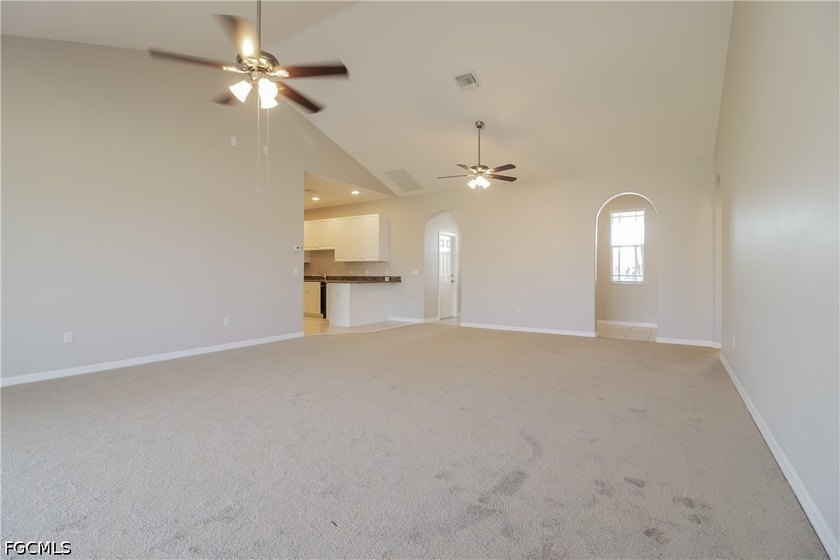 Clean and move-in ready home featuring a spacious open layout - photo 3