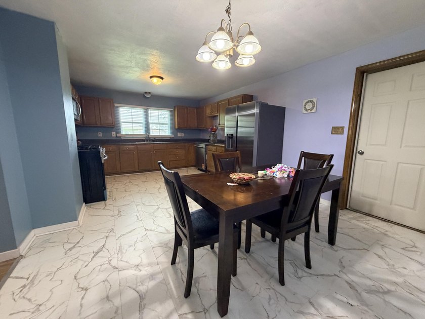 Updated 3 bedroom, 1 bathroom home offering 1,182 square feet of - photo 8