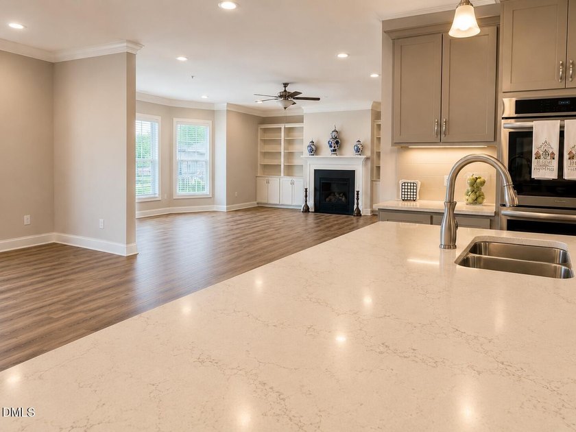 Experience the epitome of Luxury Condo Living in our exquisite - photo 11