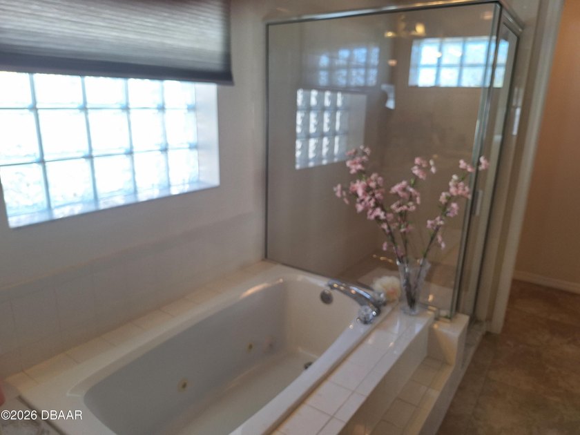 OUTSTANDING &amp; RARE VANACORE CUSTOM HOME-Gorgeous Hibiscus 1 - photo 13