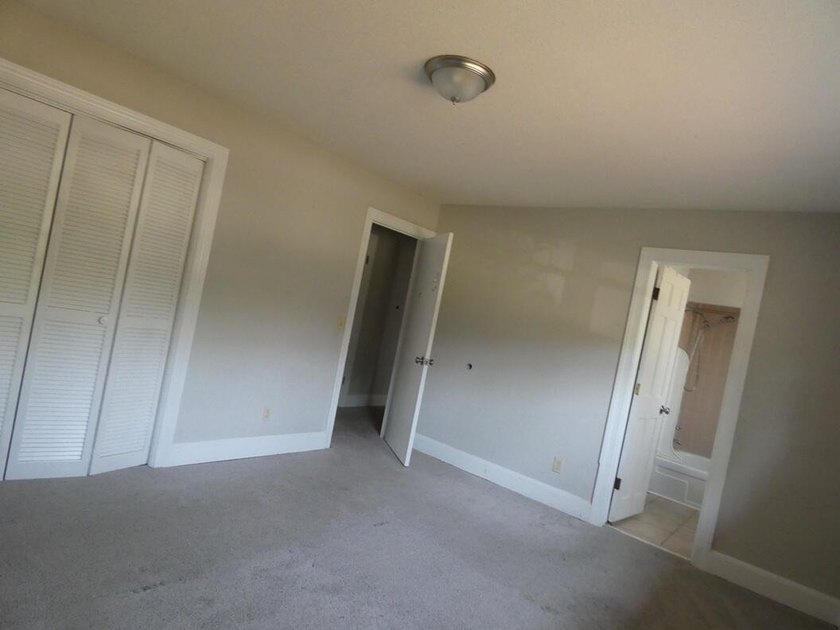 This Charming 4 Bedroom, 2 Bath Brick Ranch In The Desirable - photo 18