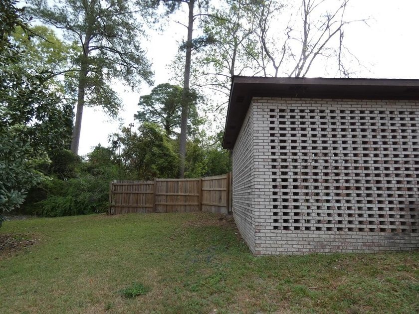 This Charming 4 Bedroom, 2 Bath Brick Ranch In The Desirable - photo 23