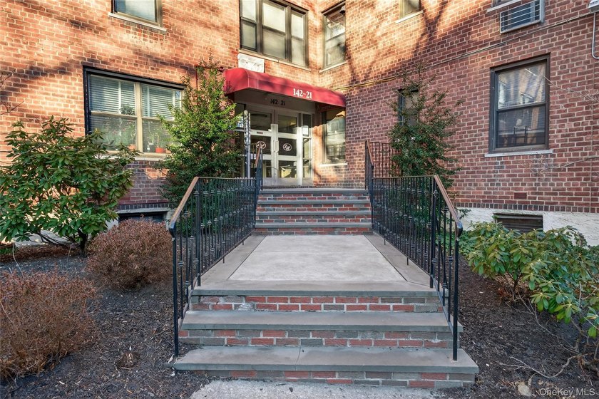 Welcome to Linden Hill. This bright corner one-bedroom co-op - photo 26