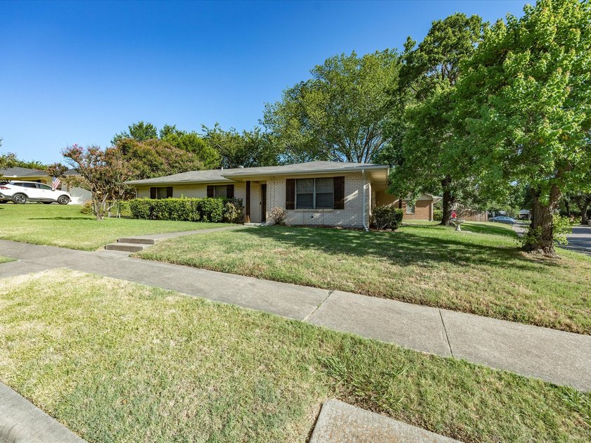 Welcome home to this well-maintained 3-bedroom, 2-bath home - photo 4