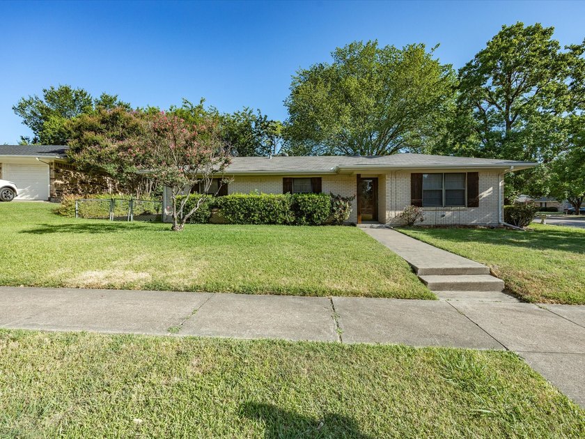 Welcome home to this well-maintained 3-bedroom, 2-bath home - photo 5