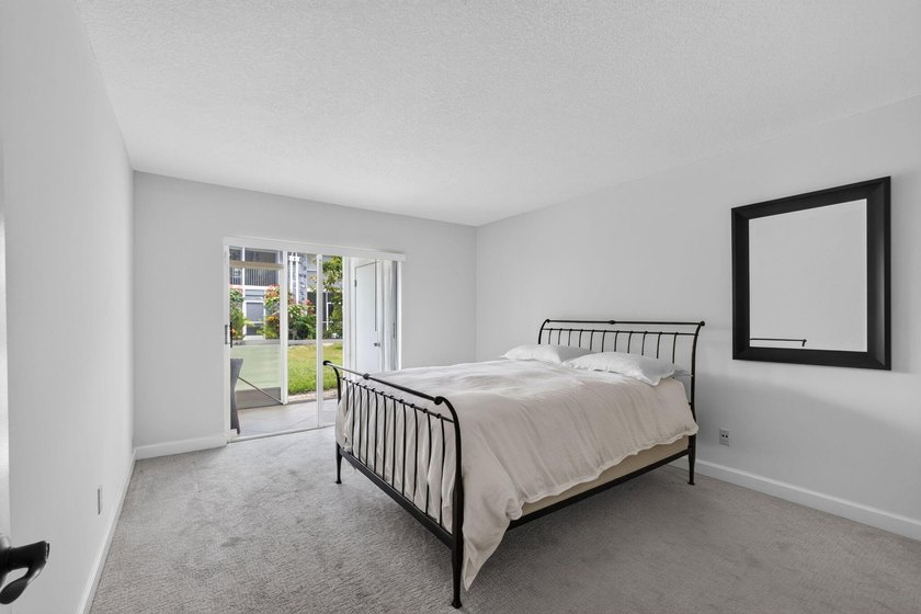 Welcome to this well-maintained one-bedroom, one-bathroom - photo 11