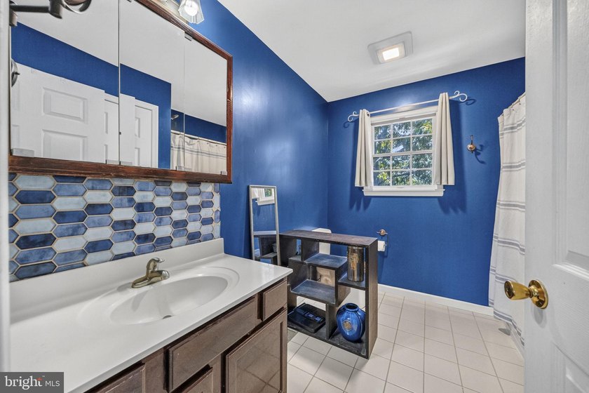 Welcome To This Beautifully Maintained 4 Bed, 2.5 Bath Colonial - photo 24