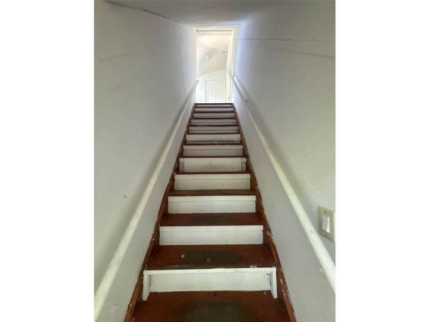 Heart of Southampton Village! You can renovate this property and - photo 25