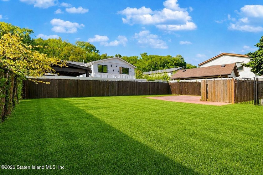 Welcome to 233 Eylandt St! This spacious 2-family home is - photo 31