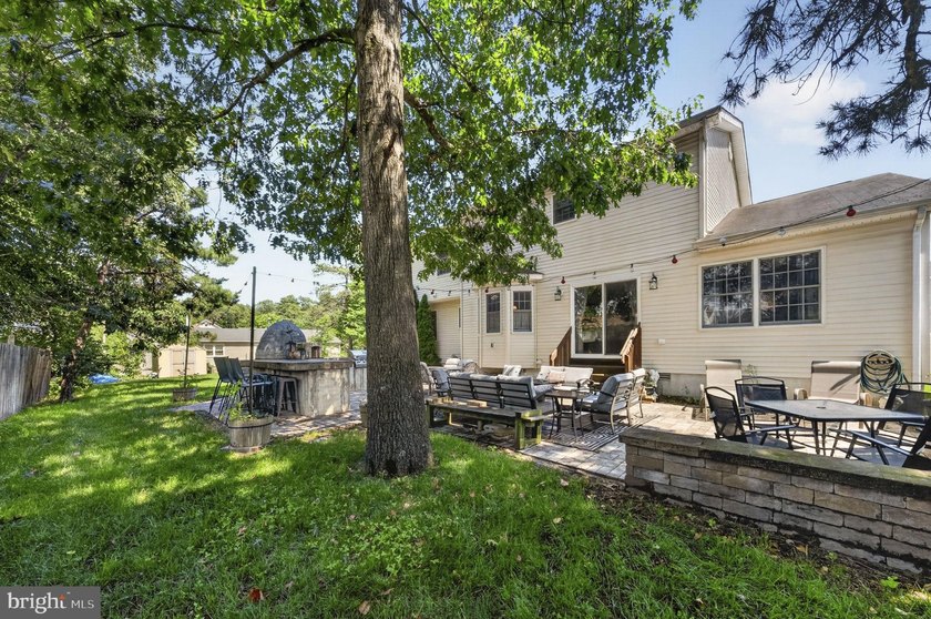 Welcome To This Beautifully Maintained 4 Bed, 2.5 Bath Colonial - photo 37