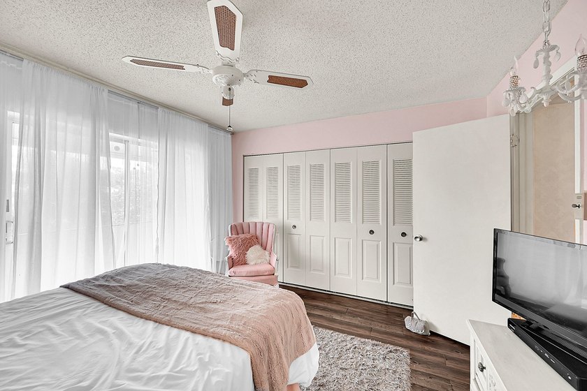 Welcome home to this beautifully furnished 1-bedroom, 1-bath - photo 13