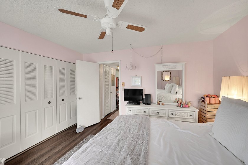 Welcome home to this beautifully furnished 1-bedroom, 1-bath - photo 14