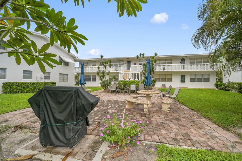 Welcome home to this beautifully furnished 1-bedroom, 1-bath - photo 19