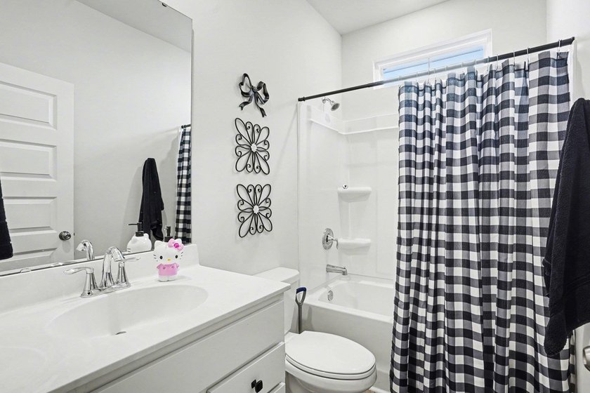 Welcome to your new home in Hidden Pines. DUAL Owner's Suites! - photo 21