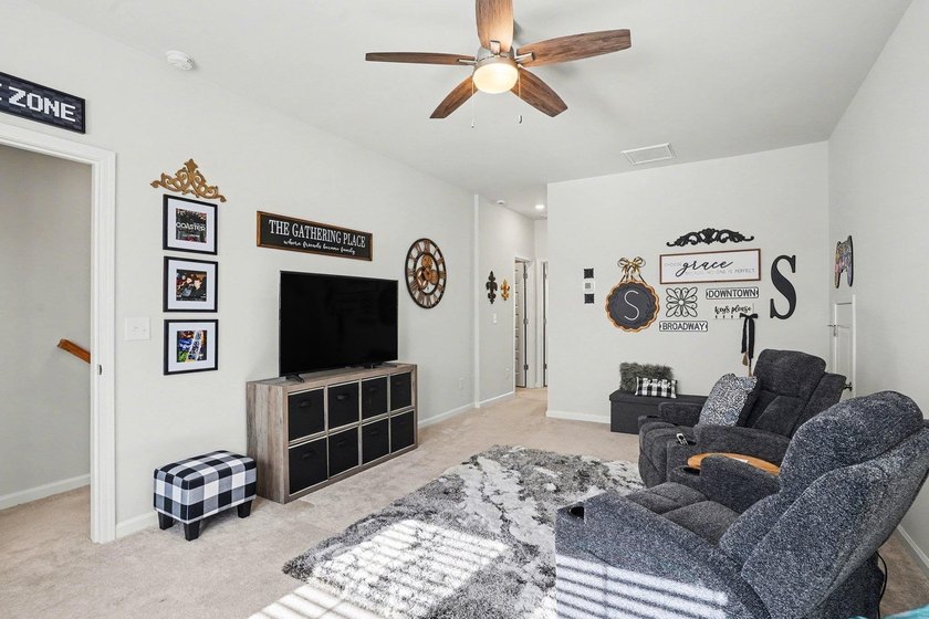 Welcome to your new home in Hidden Pines. DUAL Owner's Suites! - photo 24