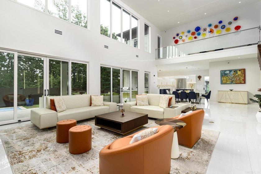 Luxurious, custom-built contemporary home built by Melinda - photo 8