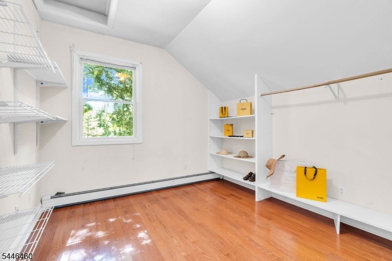 Space, sunlight and the Lake Hopatcong lifestyle come together - photo 38
