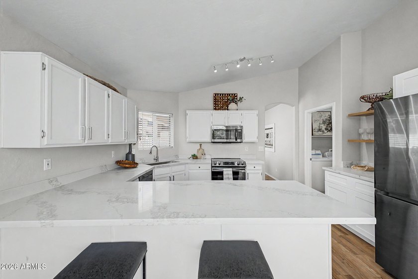 Seller Financing Available This 3 bedroom, 2 bathroom stucco - photo 8