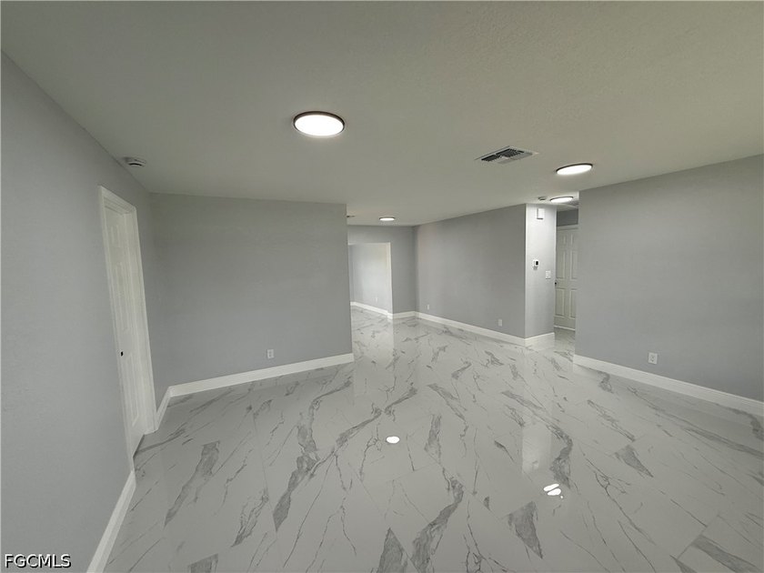FHA, VA, Conventional Financing or Cash! Great opportunity for a - photo 2