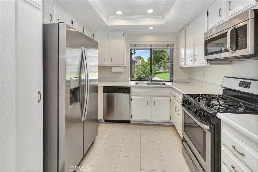 Welcome to this light-filled and inviting 2-bedroom, 2-bath - photo 3