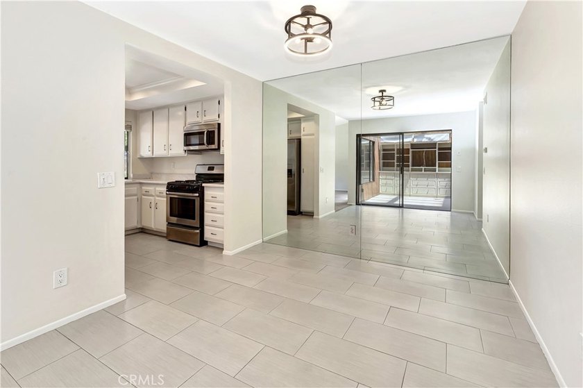 Welcome to this light-filled and inviting 2-bedroom, 2-bath - photo 4