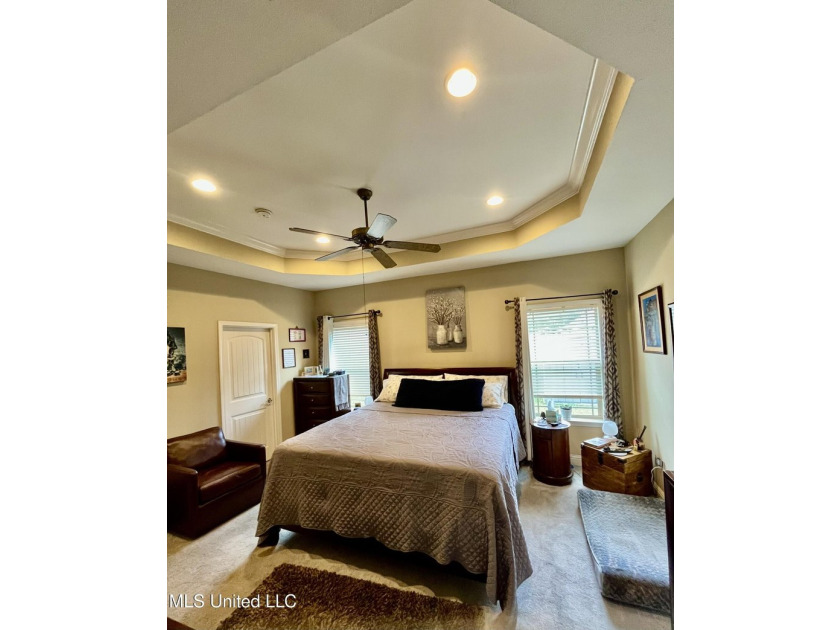 Immaculate 4 Bedroom Home in a Prime Location! Welcome to this - photo 14