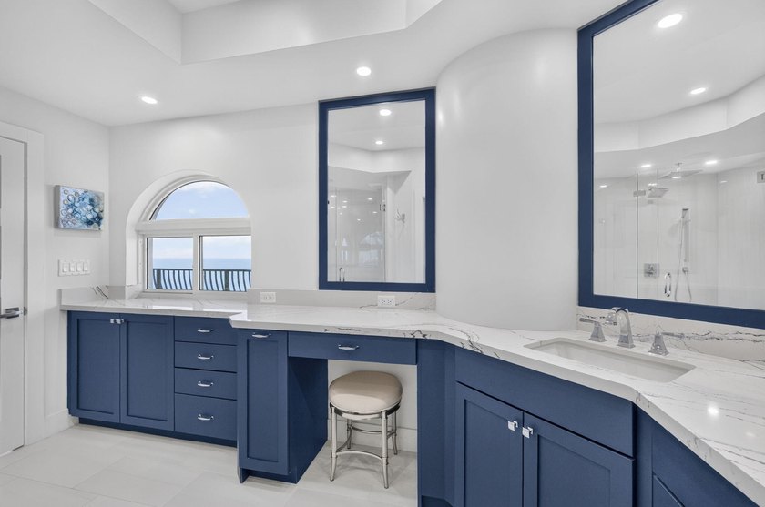 Ideally situated between the ocean and the Intracoastal, this - photo 19