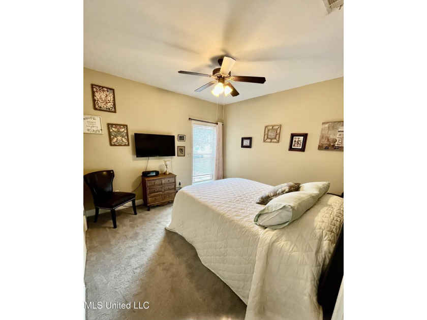 Immaculate 4 Bedroom Home in a Prime Location! Welcome to this - photo 21