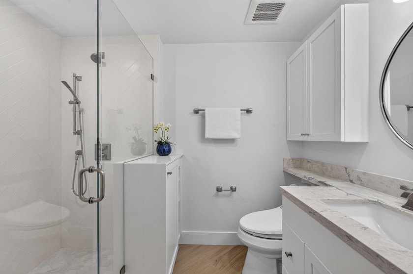 Ideally situated between the ocean and the Intracoastal, this - photo 22