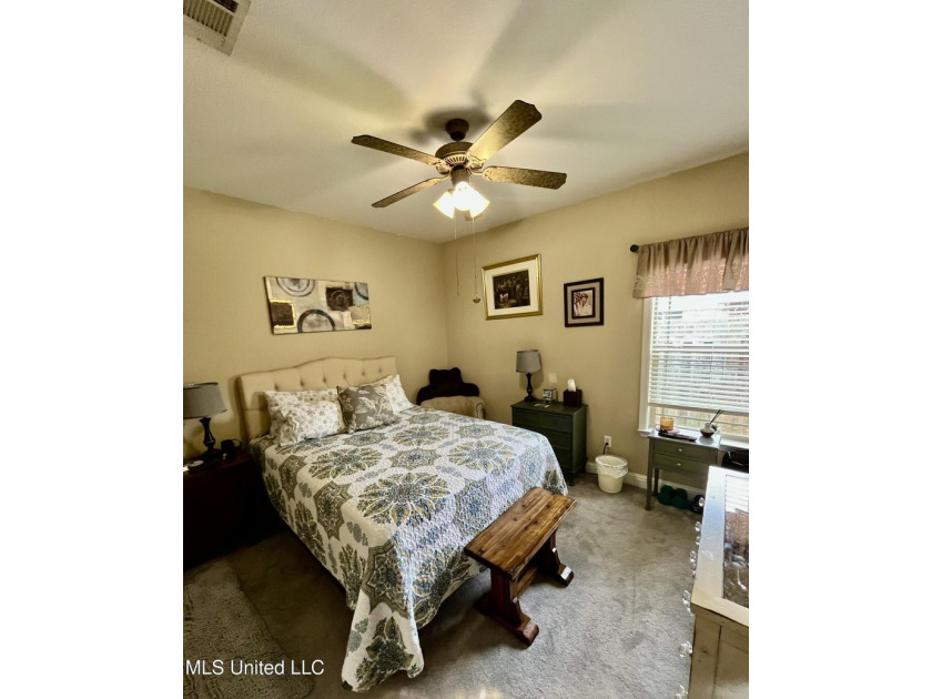 Immaculate 4 Bedroom Home in a Prime Location! Welcome to this - photo 23