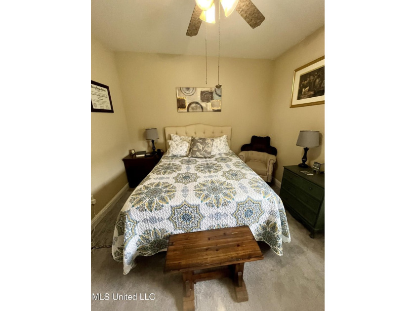 Immaculate 4 Bedroom Home in a Prime Location! Welcome to this - photo 24