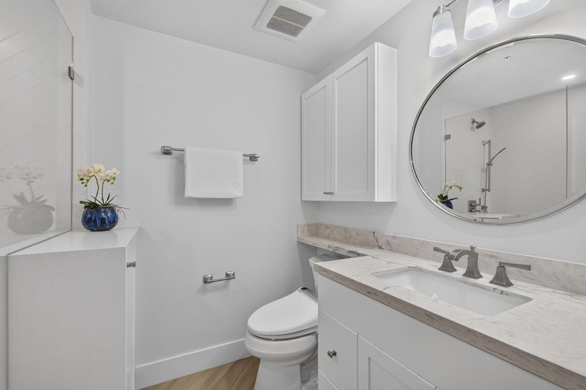 Ideally situated between the ocean and the Intracoastal, this - photo 24