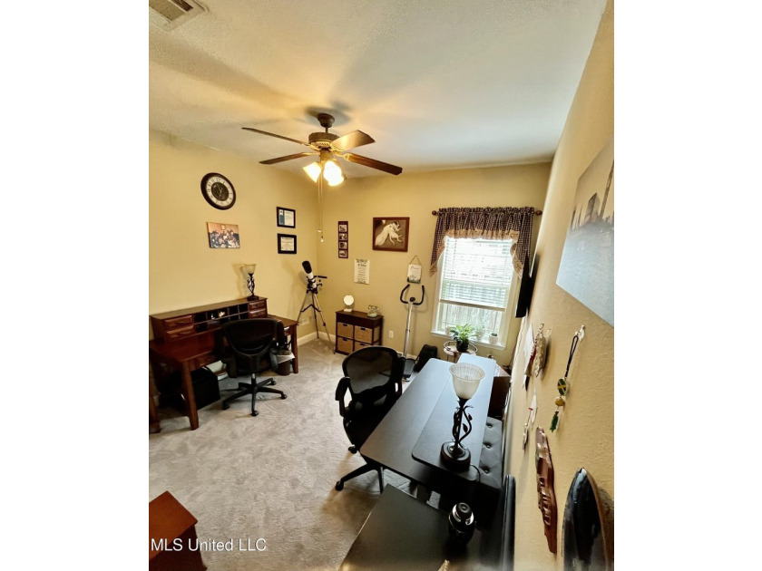 Immaculate 4 Bedroom Home in a Prime Location! Welcome to this - photo 26