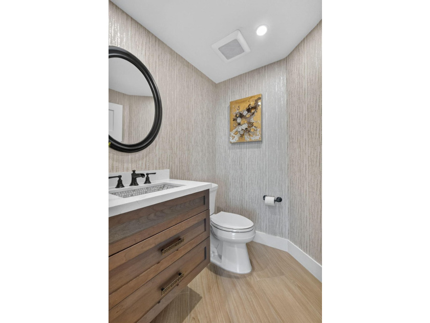 Ideally situated between the ocean and the Intracoastal, this - photo 27