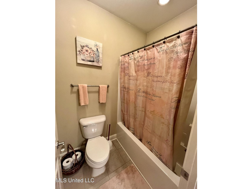 Immaculate 4 Bedroom Home in a Prime Location! Welcome to this - photo 28
