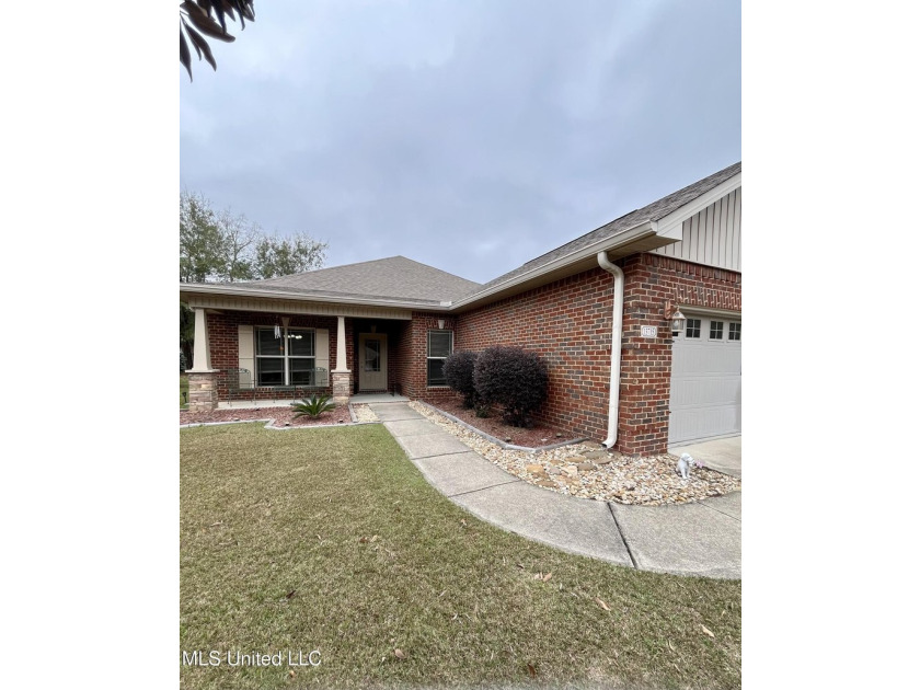 Immaculate 4 Bedroom Home in a Prime Location! Welcome to this - photo 33