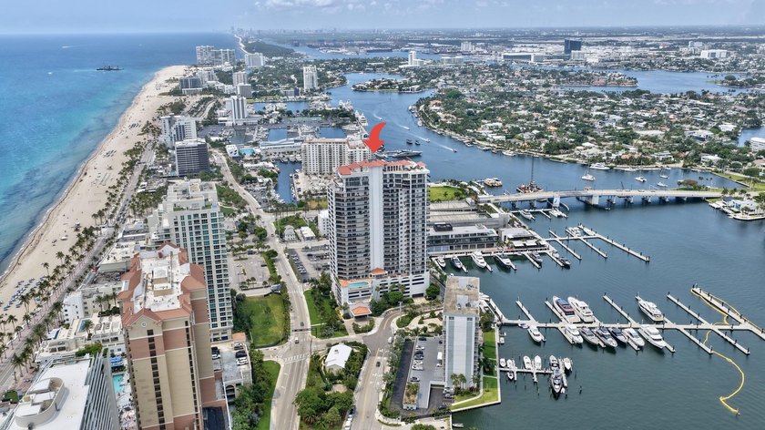 Ideally situated between the ocean and the Intracoastal, this - photo 35