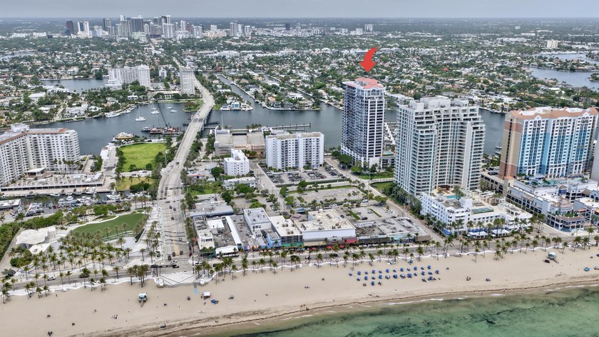 Ideally situated between the ocean and the Intracoastal, this - photo 36
