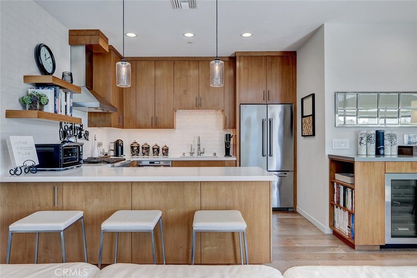 Front unit townhouse. Tons of natural light throughout the house - photo 16