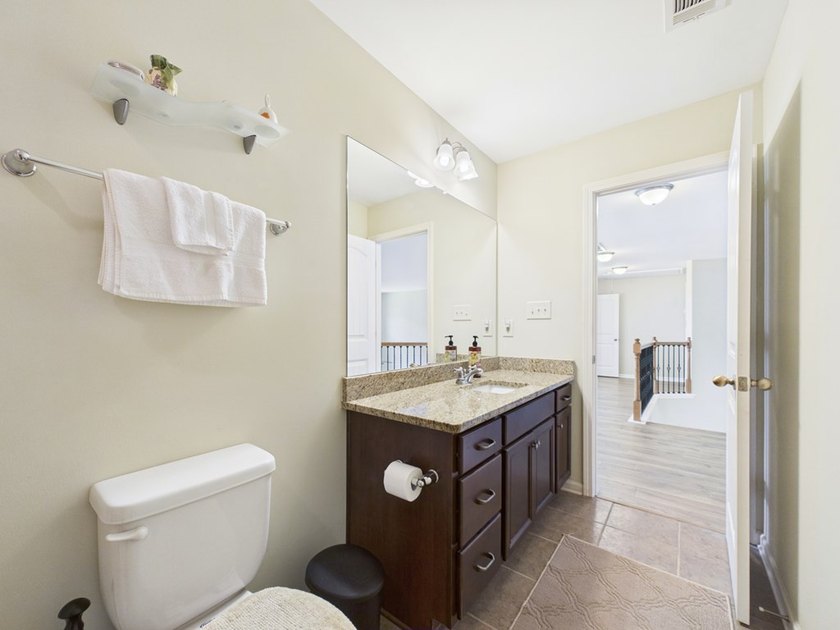 Beautiful Traditional Craftsman-style home in sought-after - photo 26