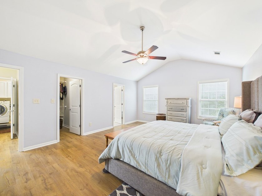 Beautiful Traditional Craftsman-style home in sought-after - photo 33