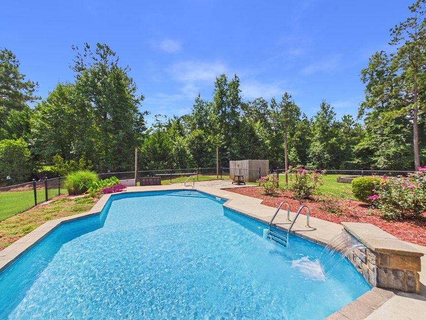 Beautiful Traditional Craftsman-style home in sought-after - photo 48