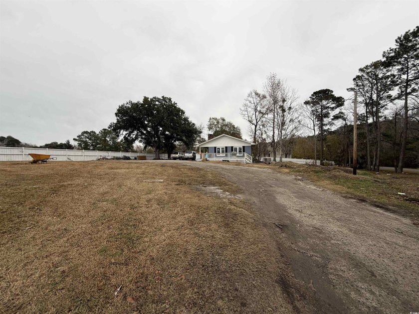 Beautifully Renovated Single-Level Home on a Spacious Acre Lot - photo 3