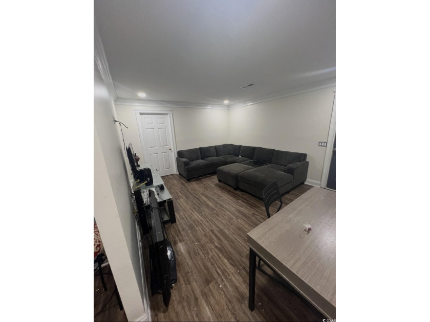 Beautifully Renovated Single-Level Home on a Spacious Acre Lot - photo 6