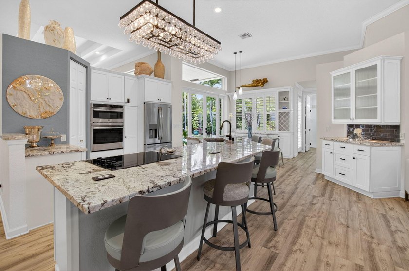 Discover this hidden gem in the highly desirable Oak Run - photo 11