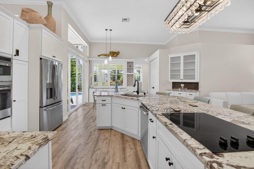 Discover this hidden gem in the highly desirable Oak Run - photo 12