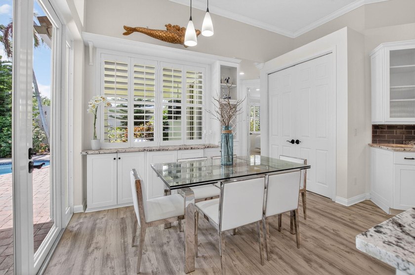 Discover this hidden gem in the highly desirable Oak Run - photo 16