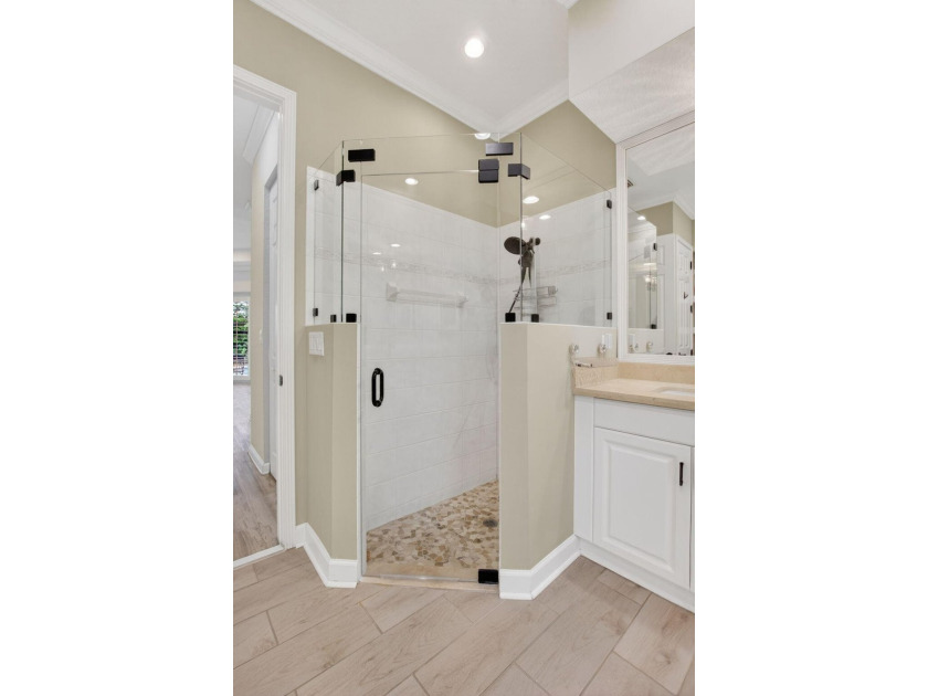 Discover this hidden gem in the highly desirable Oak Run - photo 30