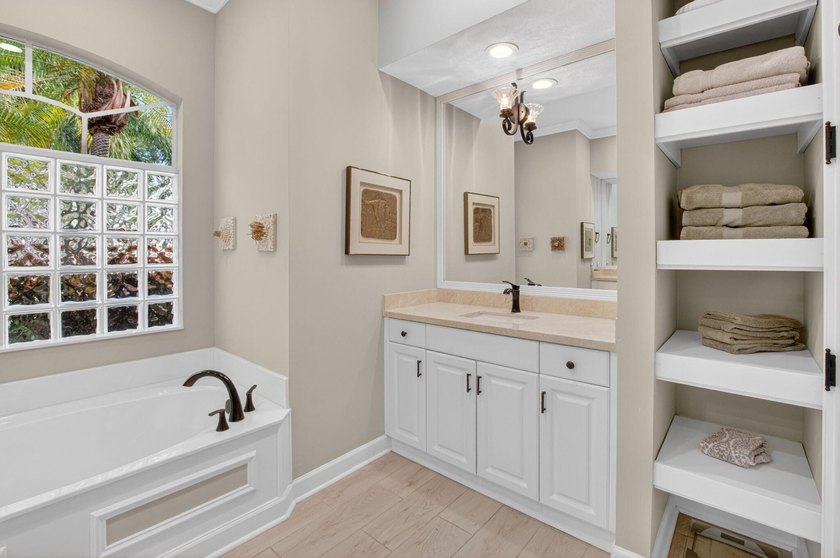 Discover this hidden gem in the highly desirable Oak Run - photo 34